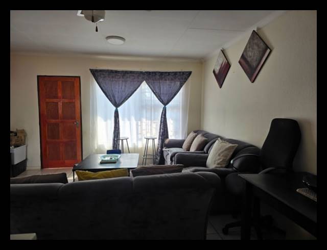 2 bed property to rent in LAKEFIELD